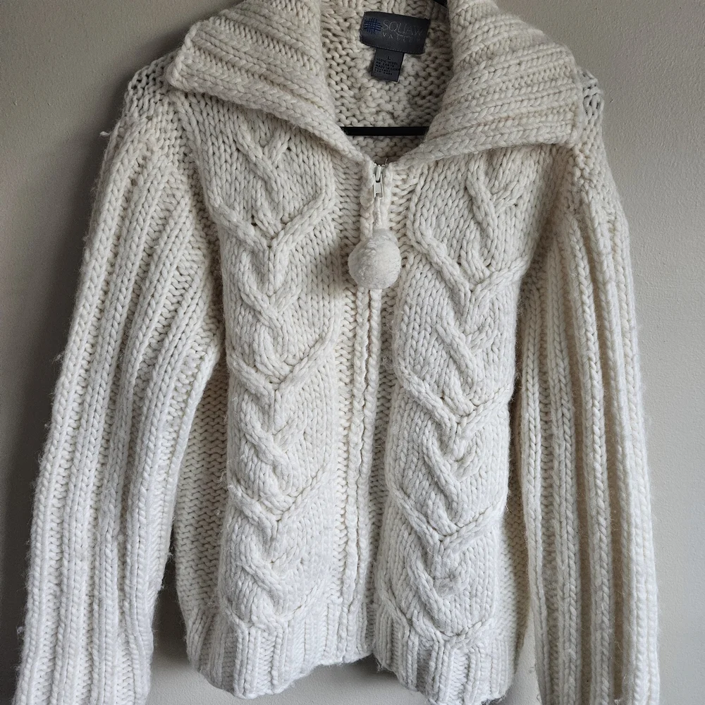 Elegant Cable Knit Cardigan - White